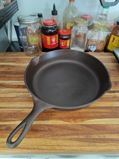restored and seasoned Wagner pan, top side